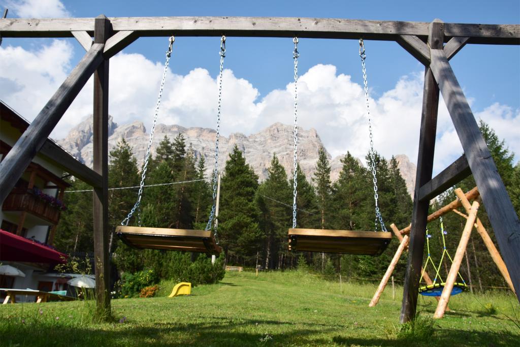 Hotel Ciasa Ai Pini San Cassiano  Zewnętrze zdjęcie