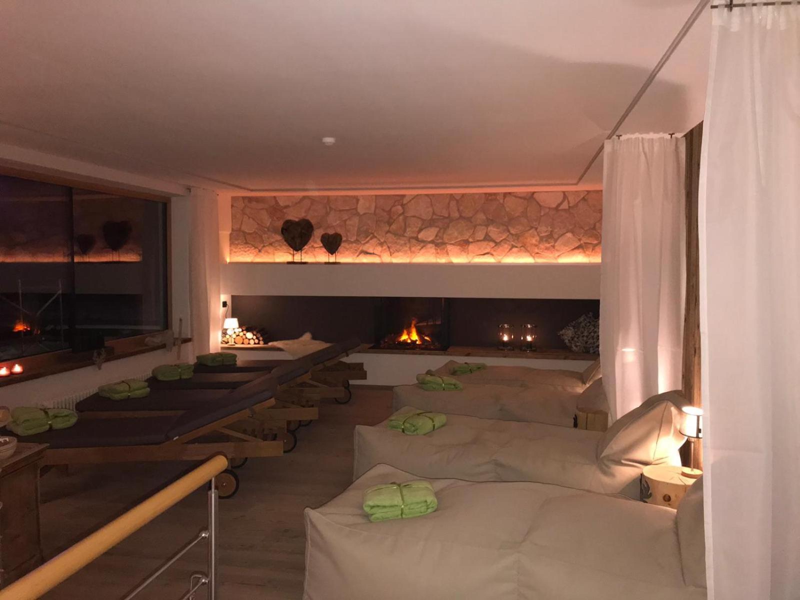Hotel Ciasa Ai Pini San Cassiano  Zewnętrze zdjęcie