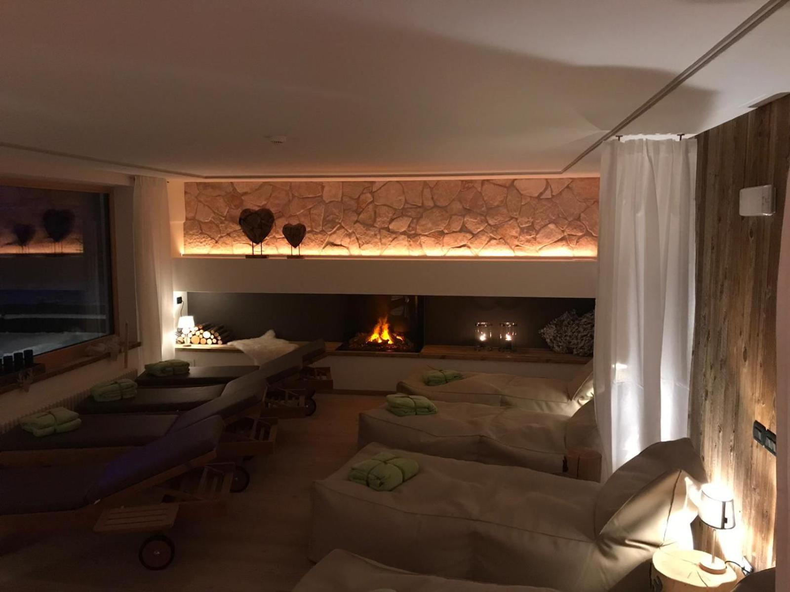 Hotel Ciasa Ai Pini San Cassiano  Zewnętrze zdjęcie