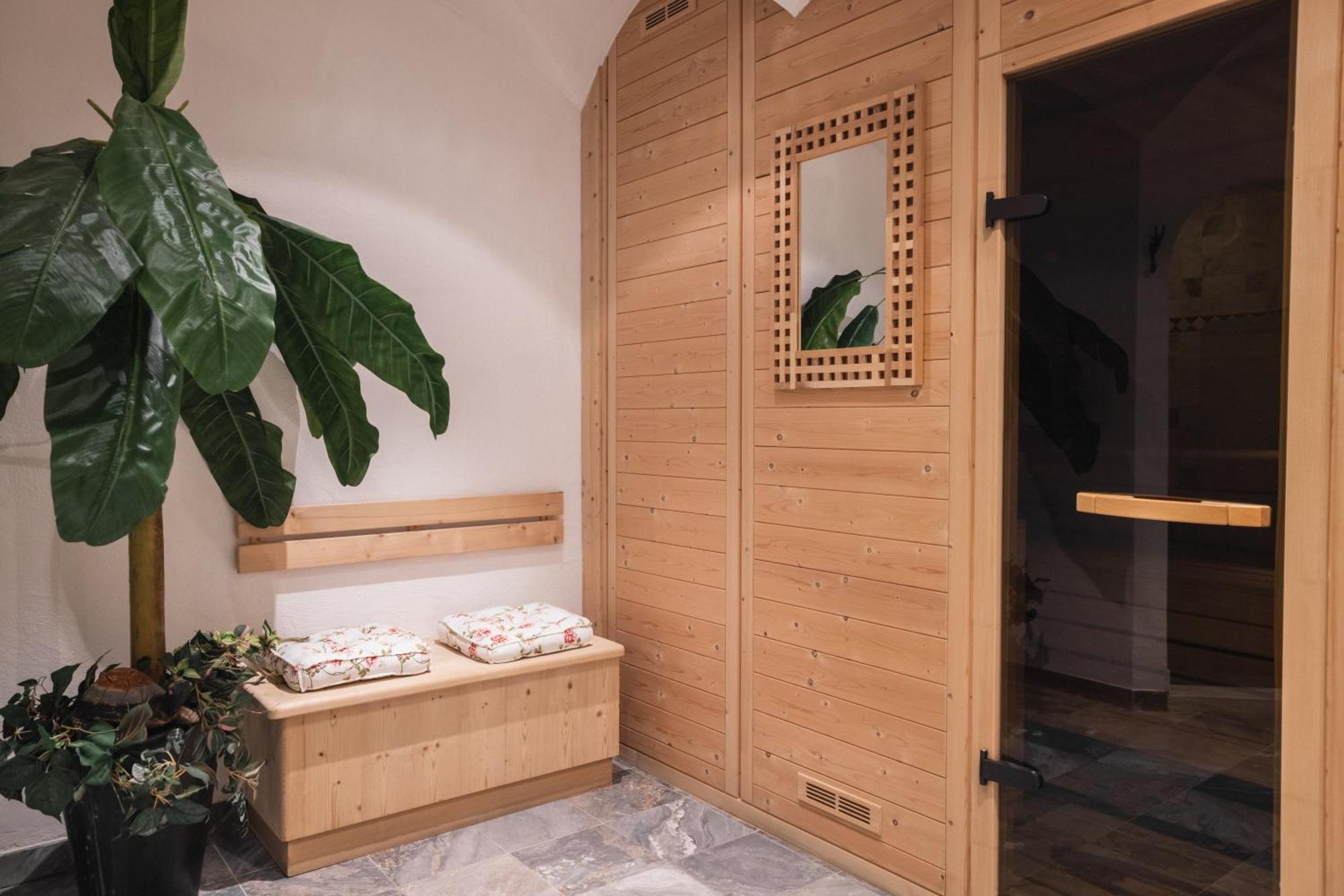 Hotel Ciasa Ai Pini San Cassiano  Zewnętrze zdjęcie