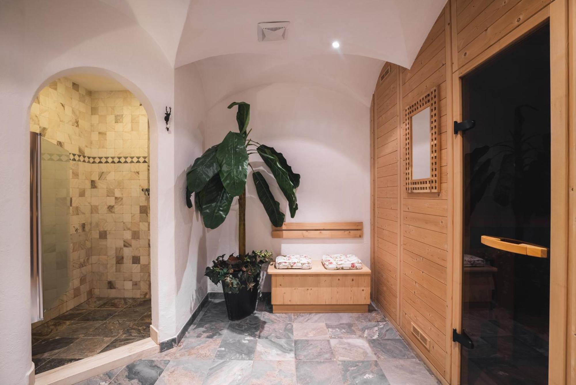 Hotel Ciasa Ai Pini San Cassiano  Zewnętrze zdjęcie