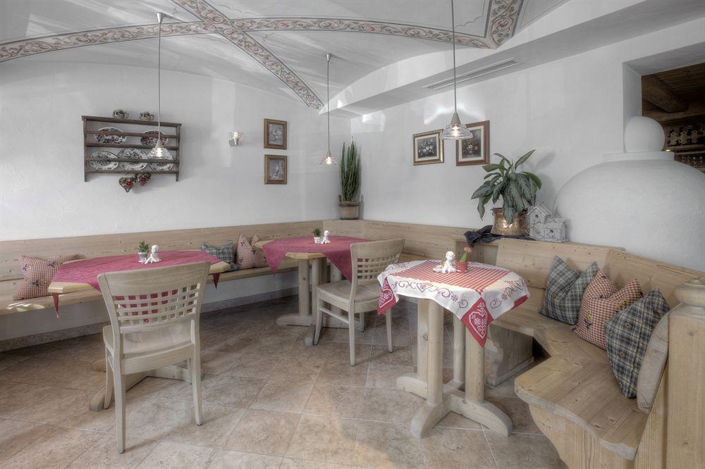 Hotel Ciasa Ai Pini San Cassiano  Zewnętrze zdjęcie