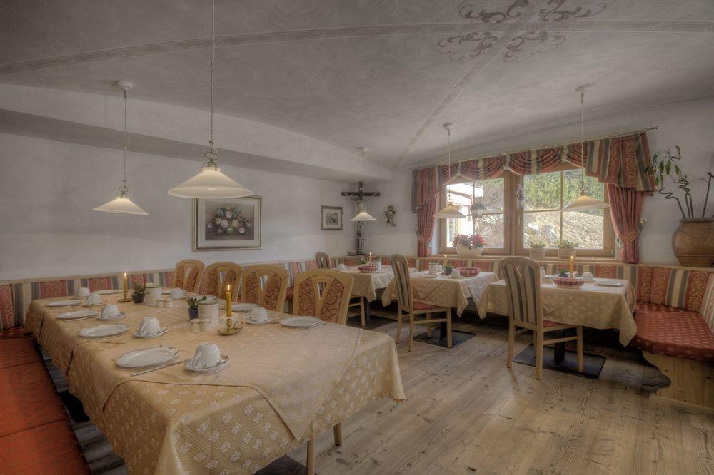 Hotel Ciasa Ai Pini San Cassiano  Zewnętrze zdjęcie