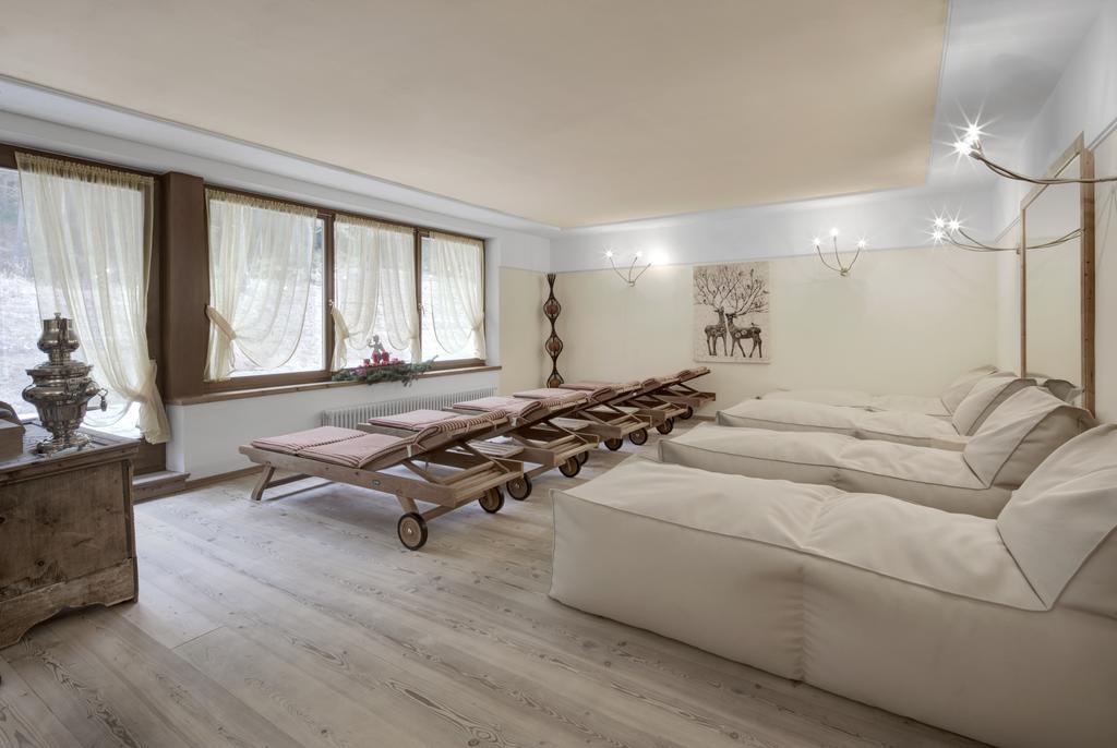 Hotel Ciasa Ai Pini San Cassiano  Zewnętrze zdjęcie
