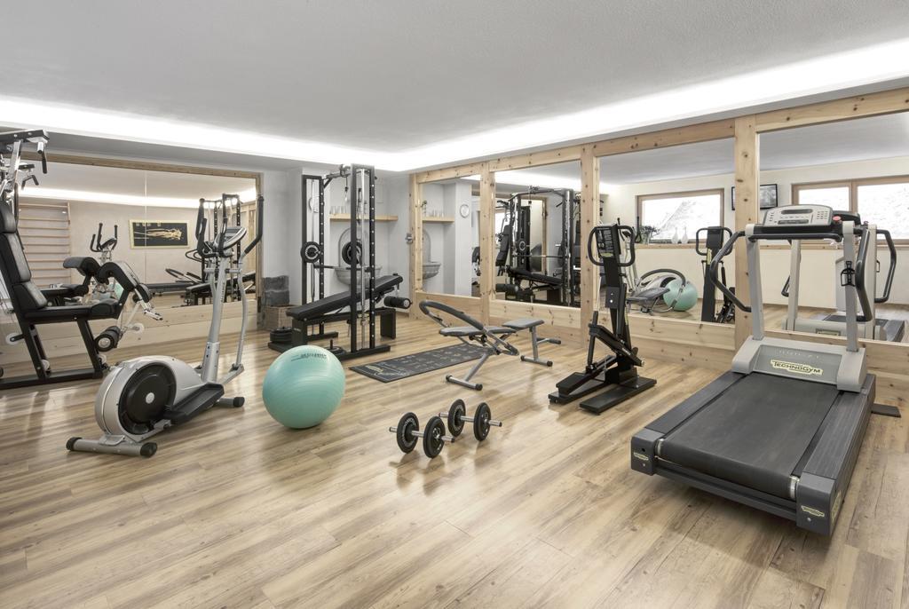 Hotel Ciasa Ai Pini San Cassiano  Zewnętrze zdjęcie