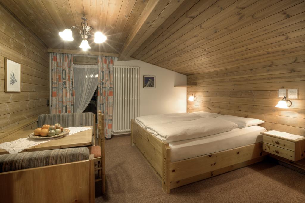 Hotel Ciasa Ai Pini San Cassiano  Pokój zdjęcie