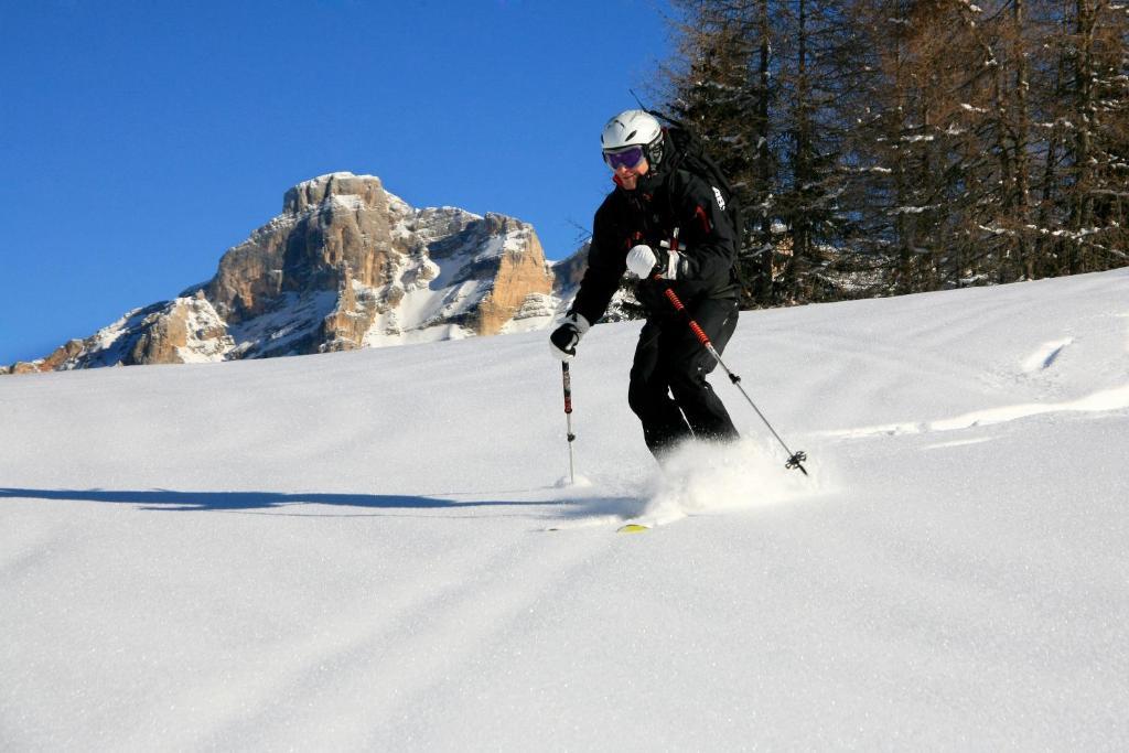 Hotel Ciasa Ai Pini San Cassiano  Zewnętrze zdjęcie