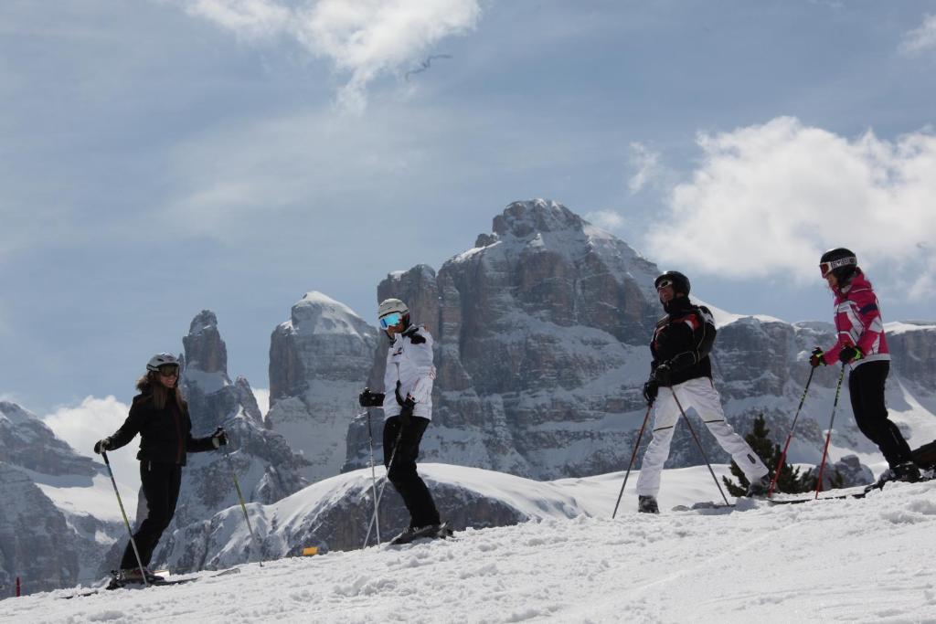 Hotel Ciasa Ai Pini San Cassiano  Zewnętrze zdjęcie