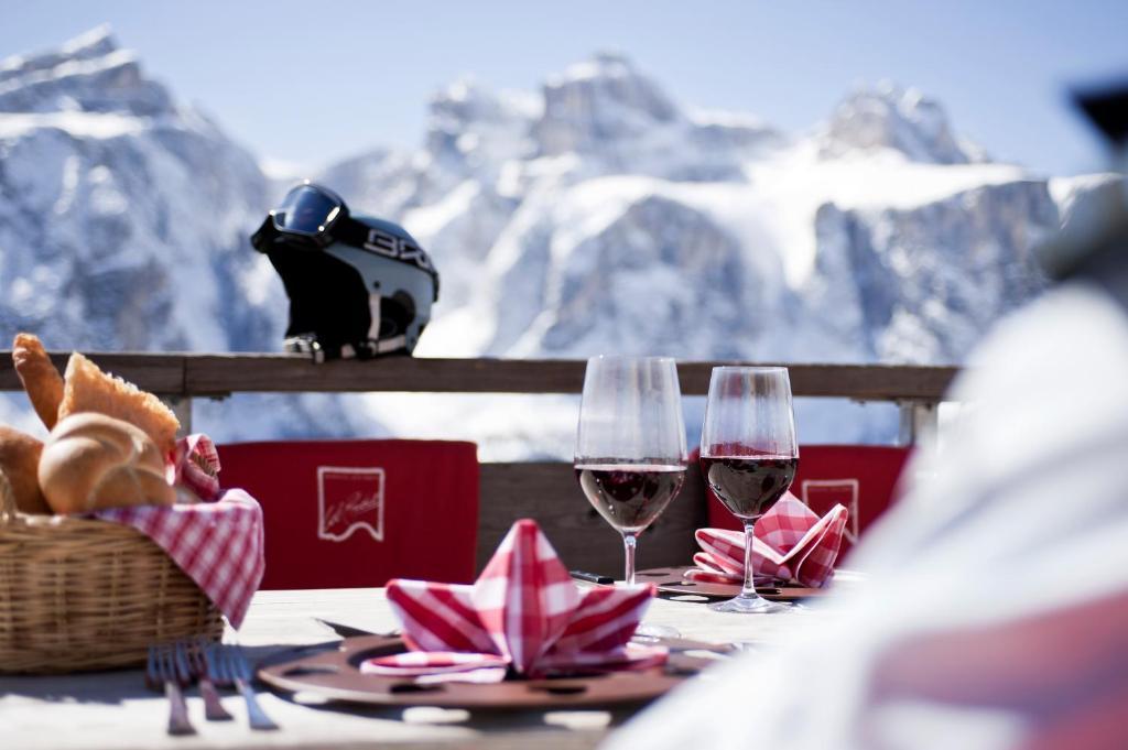 Hotel Ciasa Ai Pini San Cassiano  Zewnętrze zdjęcie