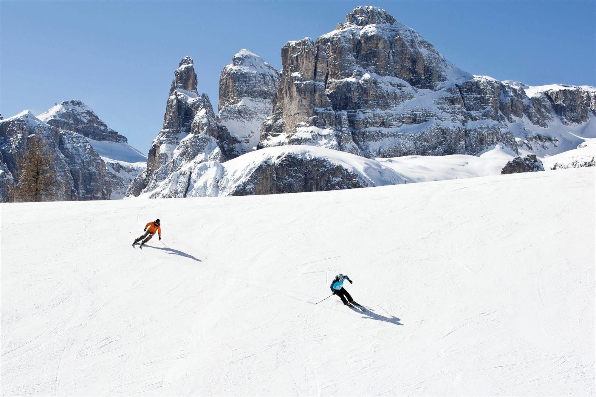 Hotel Ciasa Ai Pini San Cassiano  Zewnętrze zdjęcie