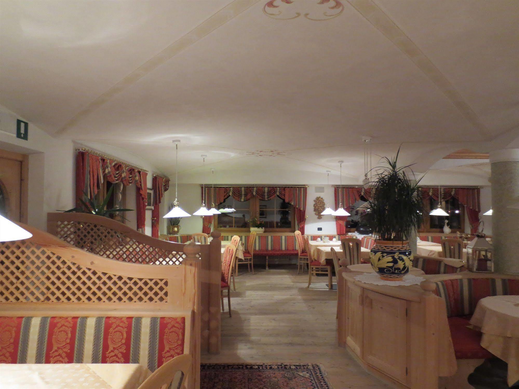 Hotel Ciasa Ai Pini San Cassiano  Zewnętrze zdjęcie